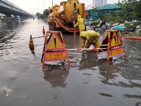 Hà Nội ngập hơn 40 điểm sau trận mưa lớn  第1张