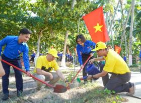  Sôi động hành trình tuổi trẻ Quảng Nam với biển, đảo 