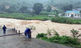 Thanh Hóa: Nước lũ đổ về, một xã phải sơ tán hàng chục hộ dân