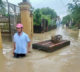 Mưa lớn, lũ thượng nguồn dồn về, mực nước các sông dâng cao, nhiều huyện bị ngập ở Thanh Hóa