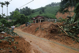 Cô giáo Yên Bái lấm bùn ăn mì tôm gây sốt mạng là ai?