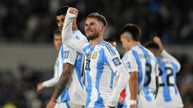 Argentina đại thắng Chile trong ngày vắng Messi 