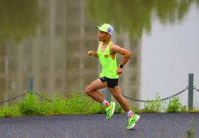 Runner hoàn thành bài tập cuối cho VnExpress Marathon Hạ Long  第1张