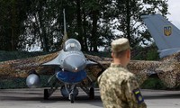  Ukraine xác nhận phá hủy cường kích-ném bom Su-34 của Nga ở sân bay Morozovsk 