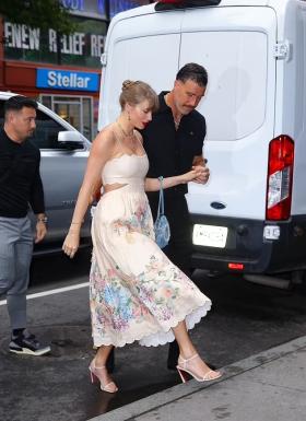  Taylor Swift gợi cảm bên bạn trai 