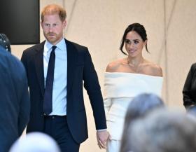  Harry không muốn đưa Meghan Markle về Anh 