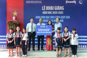  Niềm vui bất ngờ ngày khai giảng dành tặng học sinh khó khăn tỉnh Bến Tre 第1张