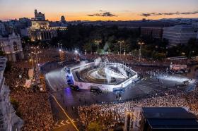 Biển người đổ ra đường ăn mừng cúp vô địch Champions League của Real Madrid