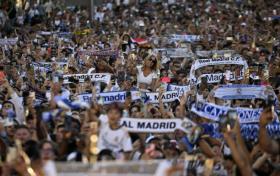 Biển người đổ ra đường ăn mừng cúp vô địch Champions League của Real Madrid