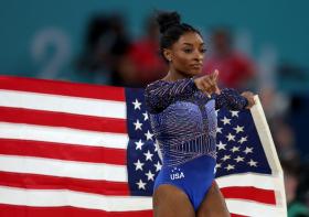 &quot;Thước phim&quot; cuối sự nghiệp của huyền thoại TDDC Mỹ Simone Biles  第1张