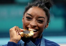 &quot;Thước phim&quot; cuối sự nghiệp của huyền thoại TDDC Mỹ Simone Biles  第4张