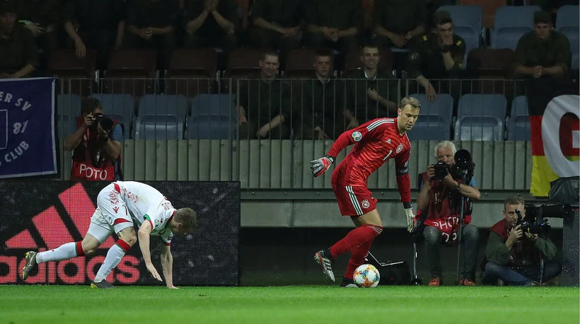  Manuel Neuer: Chúng tôi sẽ nhớ anh - Người kiến tạo phong cách “thủ môn quét” 