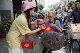  Trà Ngọc Hằng và con gái tất bật thiện nguyện 第9张