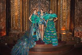 Tuyết Lê trình diễn thời trang tại New York Couture Fashion Week