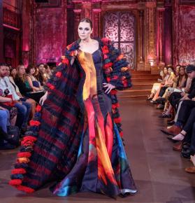 Tuyết Lê trình diễn thời trang tại New York Couture Fashion Week