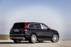 Mercedes-Maybach GLS 600 chính hãng từ 11,5 tỷ đồng: &quot;Bóp nghẹt&quot; xe tư nhân