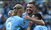  Pep buồn bã vì người bạn thân Txiki Begiristain sắp rời Man City 