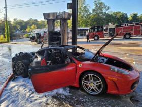  Siêu xe Ferrari F430 cháy rụi khi đang đổ xăng 