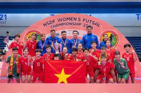 Hòa kịch tính Thái Lan, futsal nữ Việt Nam lên ngôi vô địch