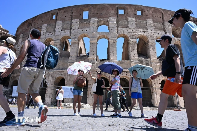  Du khách đến Italy phải đặt chỗ trên ứng dụng để vào bãi biển nổi tiếng 