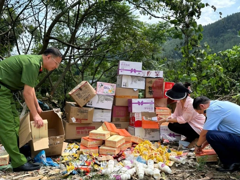  Lai Châu: Tiêu hủy hàng nghìn bánh Trung Thu không rõ nguồn gốc 