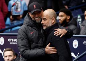 Guardiola: 'Thà giải nghệ còn hơn làm Giám đốc như Klopp' 